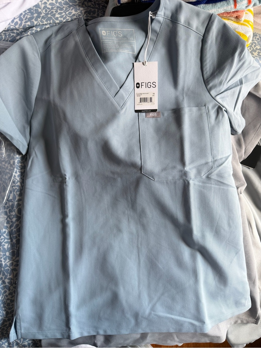 FIGS Women's Short Sleeve V-Neck Top - Light Blue
